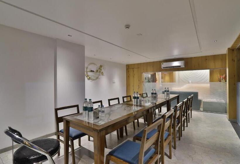 7 Orbit Hotel, Surat