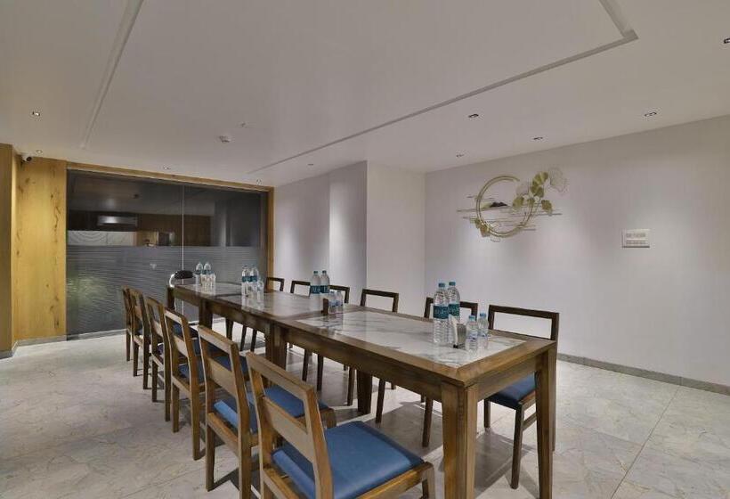 7 Orbit Hotel, Surat