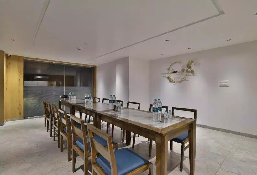 7 Orbit Hotel, Surat