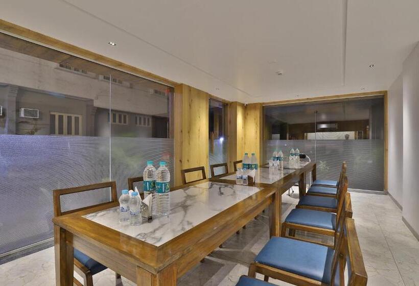 7 Orbit Hotel, Surat