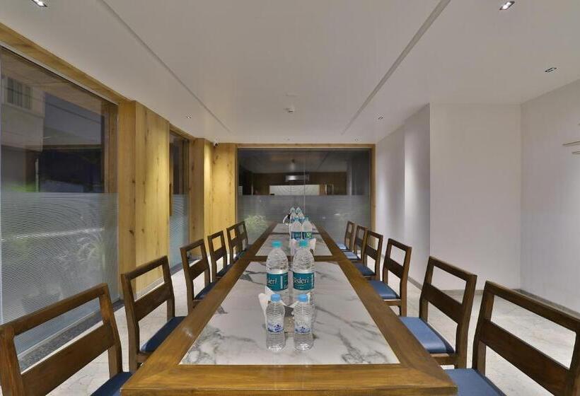 7 Orbit Hotel, Surat