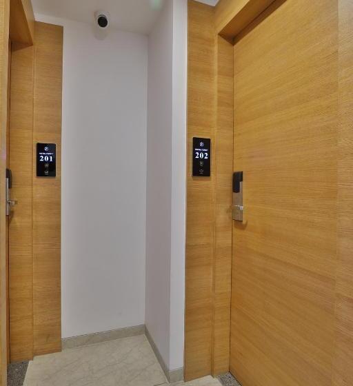 7 Orbit Hotel, Surat