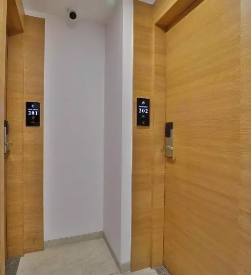 7 Orbit Hotel, Surat