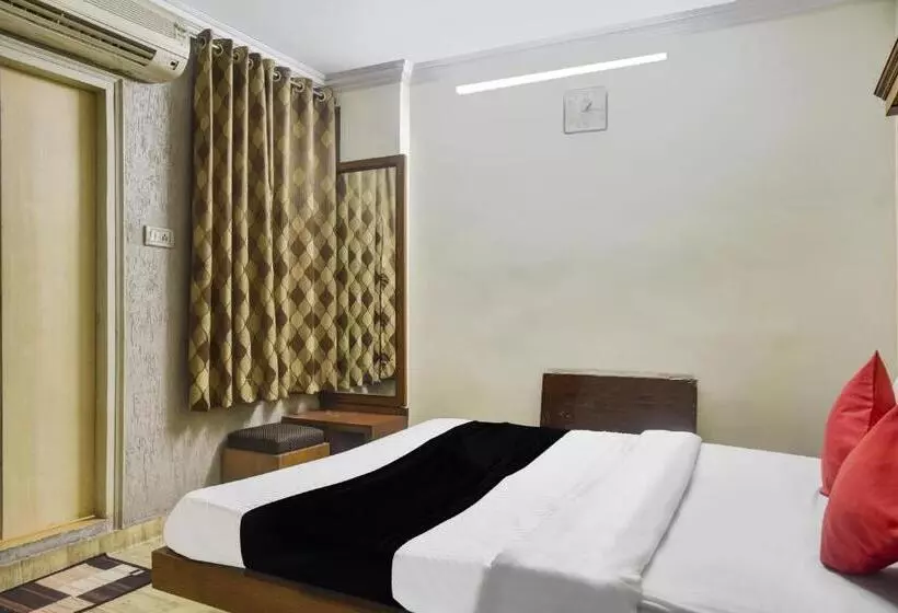 ホテル Collection O Udit Plaza