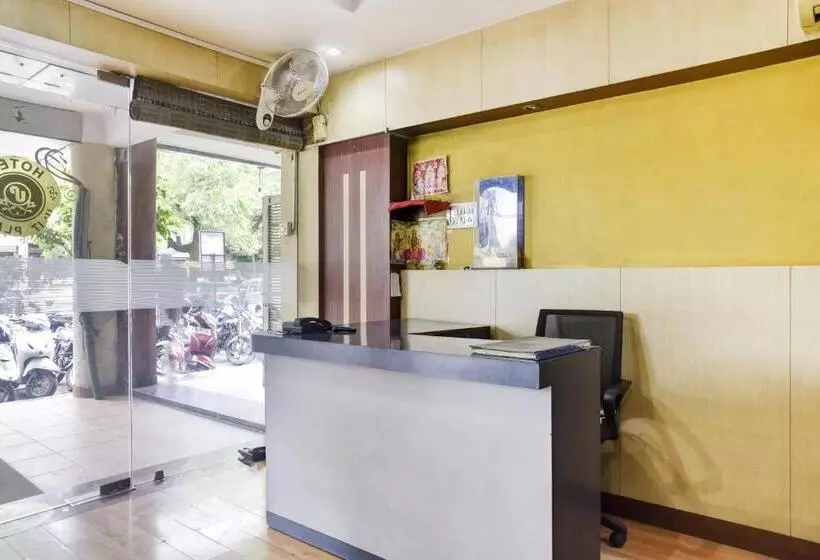 ホテル Collection O Udit Plaza