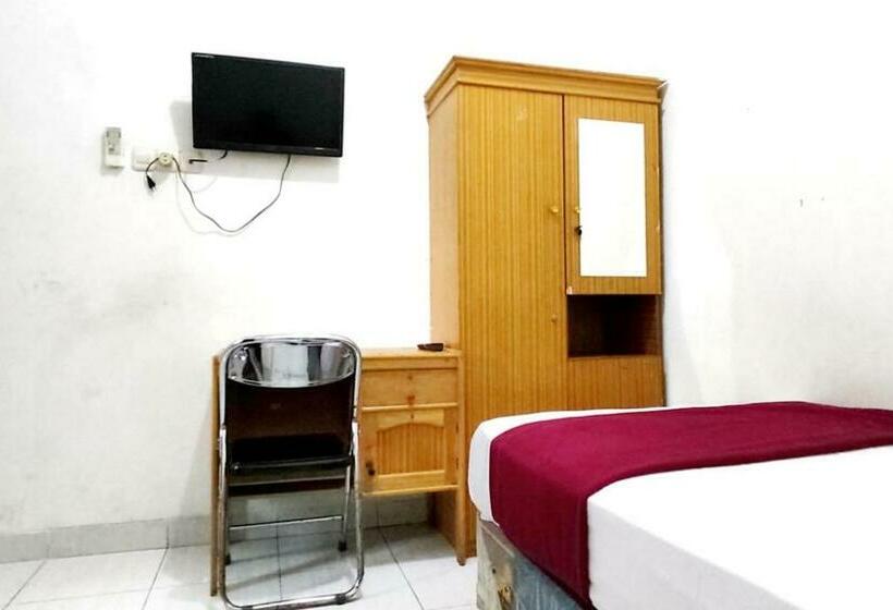 Отель Koolkost Syariah Near Lembuswana Mall