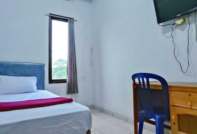 Отель Koolkost Syariah Near Lembuswana Mall