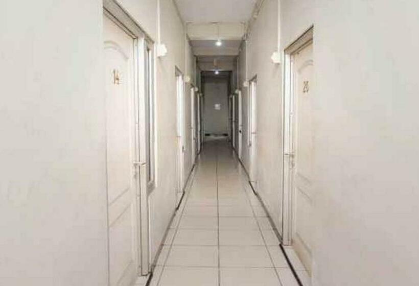 Отель Koolkost Syariah Near Lembuswana Mall