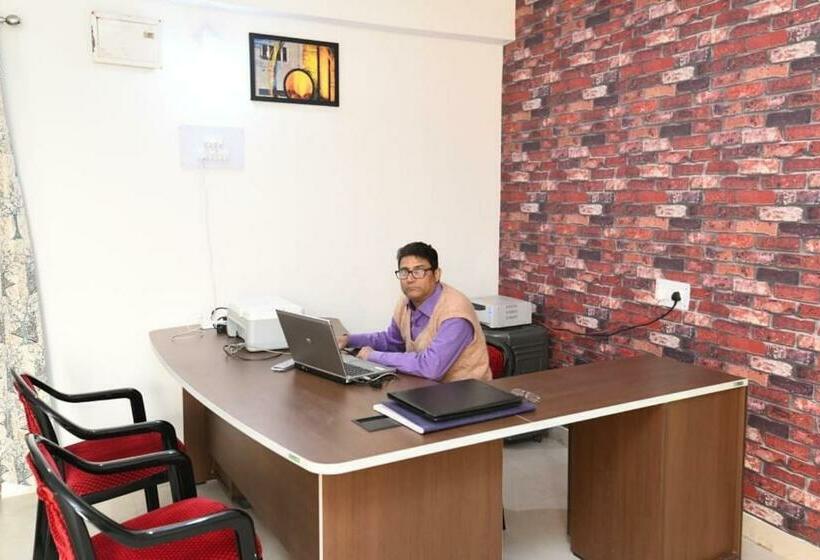 בית מלון כפרי Oyo 82701 Buddha Nivasa Residences Elite