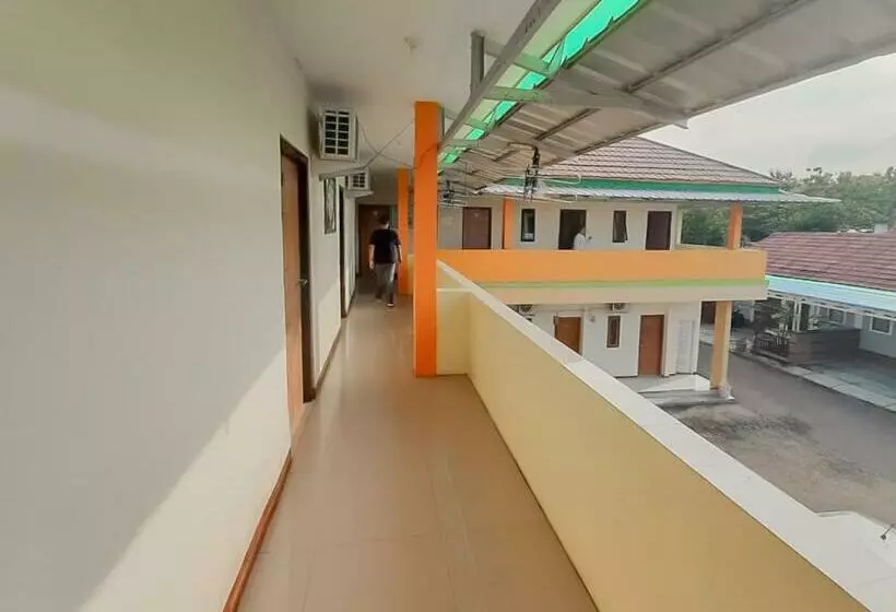 ホテル Pondokan Cempaka Cirebon Redpartner