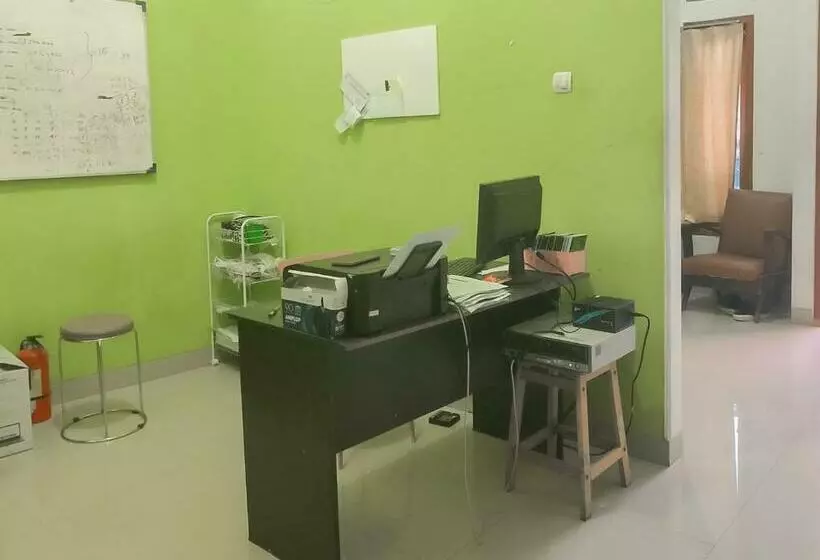 ホテル Pondokan Cempaka Cirebon Redpartner