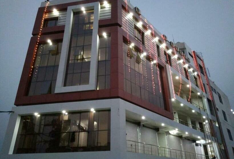 ホテル Vinayak Palace, Hoshangabad