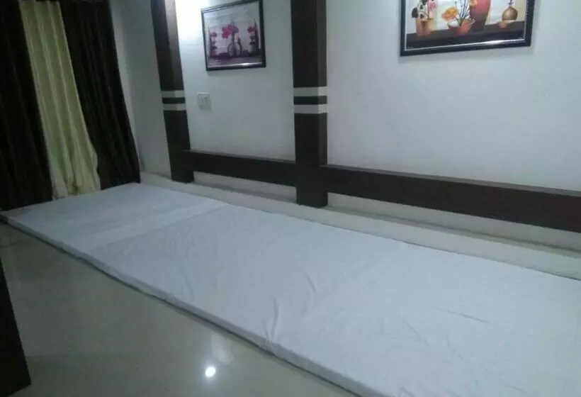 ホテル Vinayak Palace, Hoshangabad