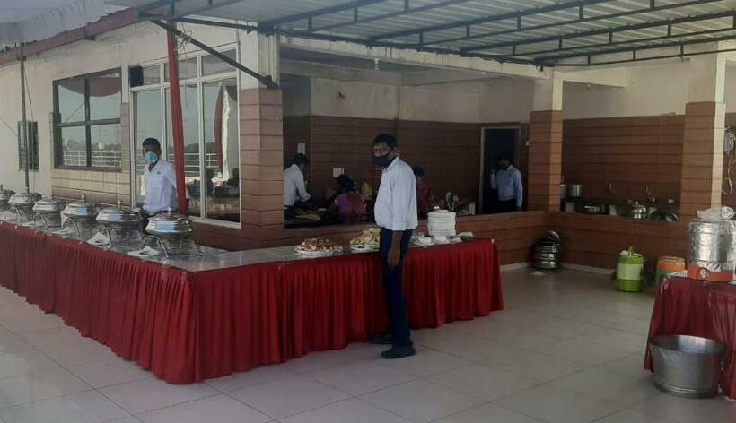 ホテル Vinayak Palace, Hoshangabad