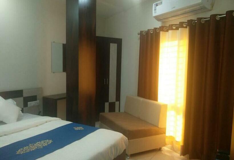 ホテル Vinayak Palace, Hoshangabad