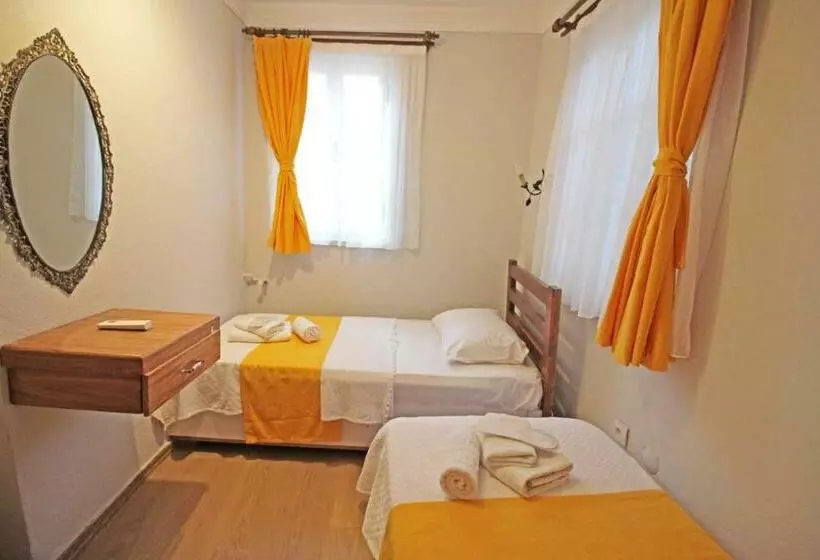 پانسیون Eflatun Konuk Evi