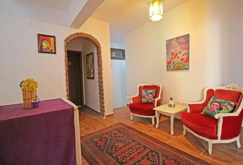 پانسیون Eflatun Konuk Evi