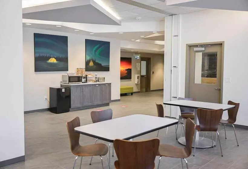 Hotelli Super 8 By Wyndham Moosonee