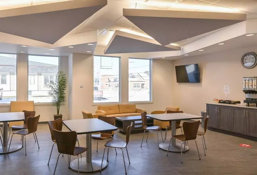 Hotelli Super 8 By Wyndham Moosonee