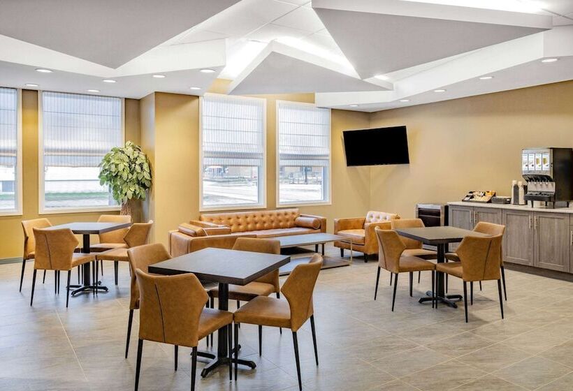 فندق Super 8 By Wyndham Moosonee