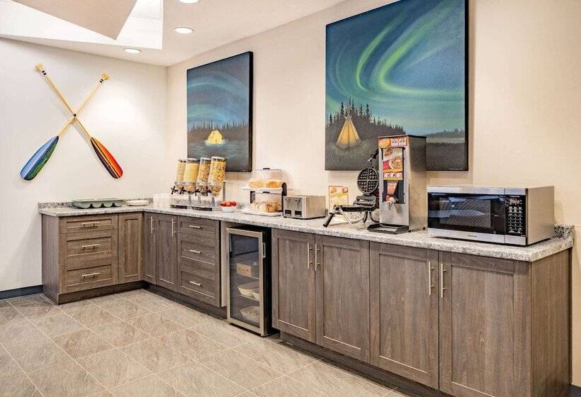 فندق Super 8 By Wyndham Moosonee