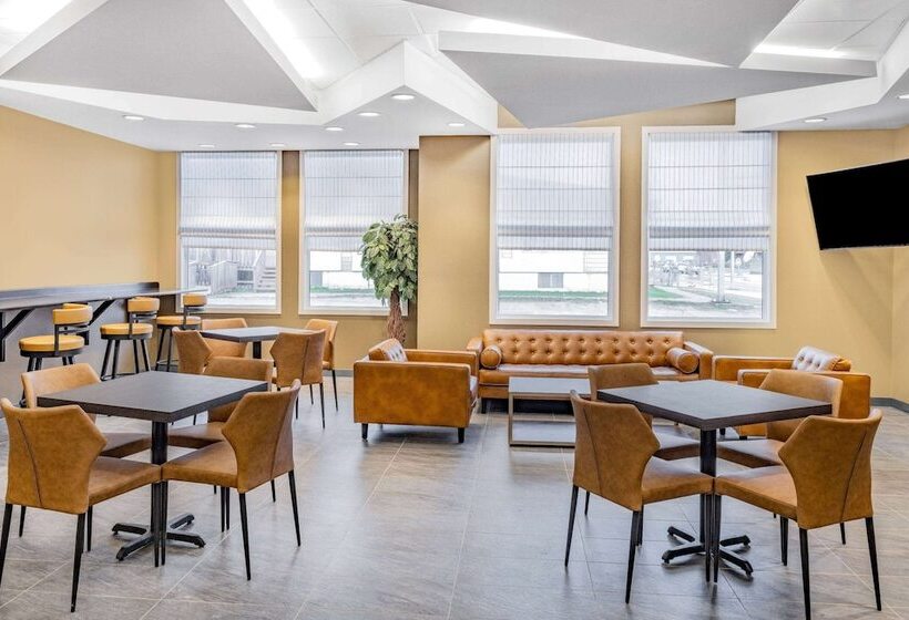 فندق Super 8 By Wyndham Moosonee