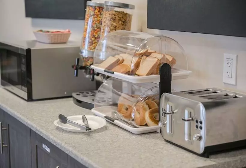 Hotelli Super 8 By Wyndham Moosonee