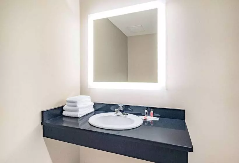 Hotelli Super 8 By Wyndham Moosonee