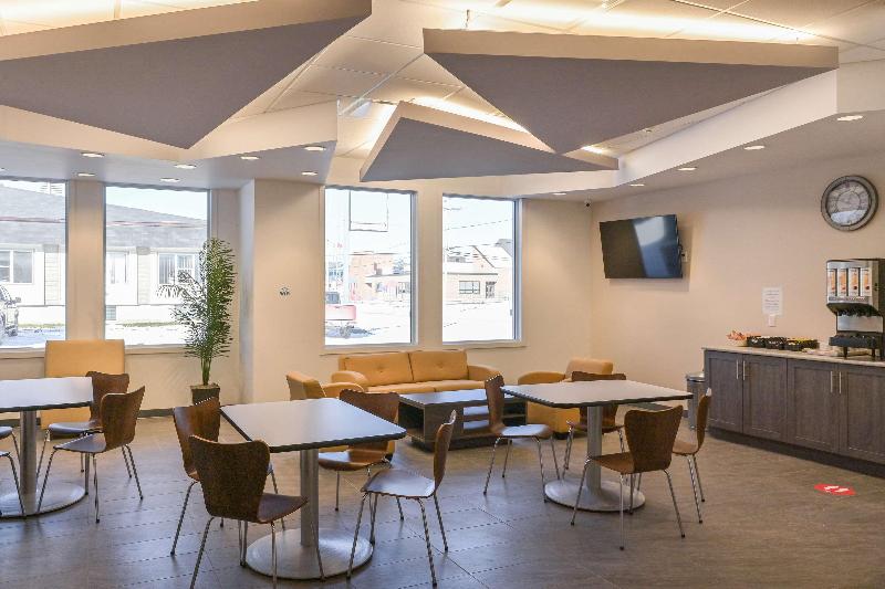 فندق Super 8 By Wyndham Moosonee