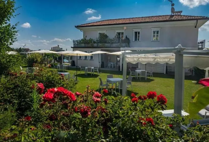 ベッドアンドブレックファースト Villa Nonna Cicci Boutique Hotel   Spa