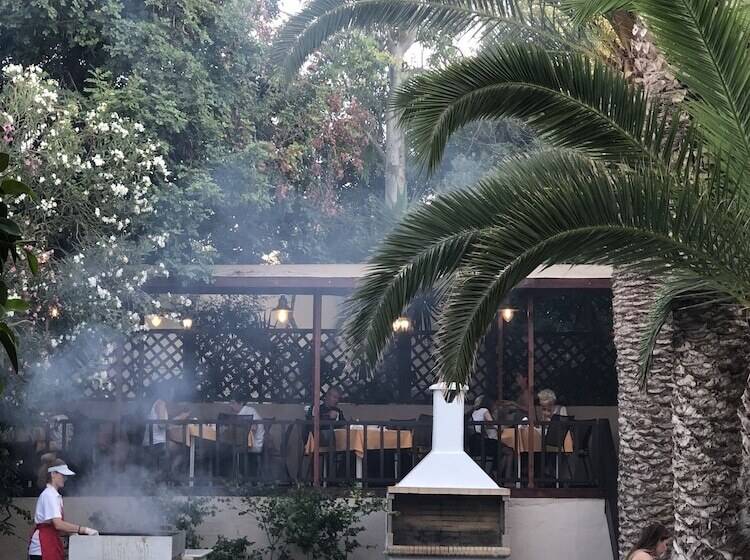 בית מלון כפרי Karteros