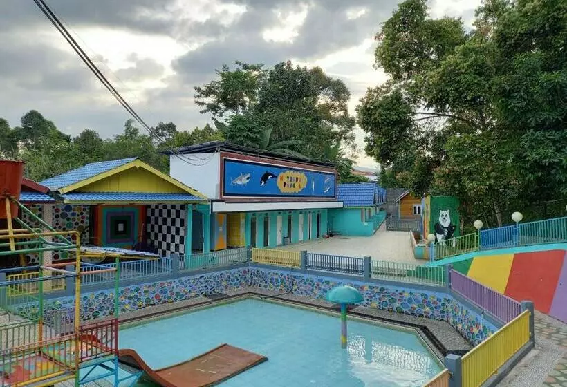 ホテル Waterpark & Villa Favour Pagar Alam