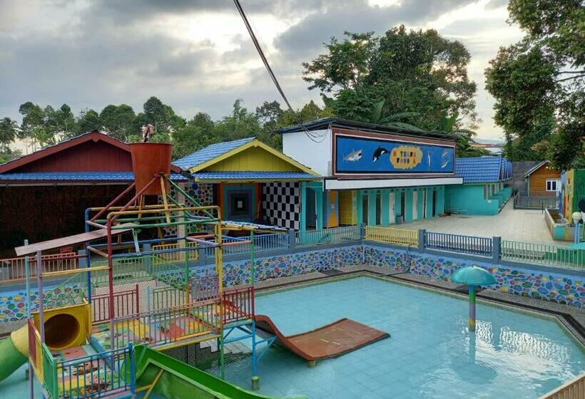 בית מלון כפרי Waterpark & Villa Favour Pagar Alam