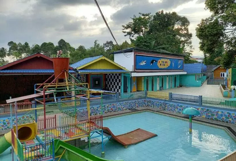 ホテル Waterpark & Villa Favour Pagar Alam