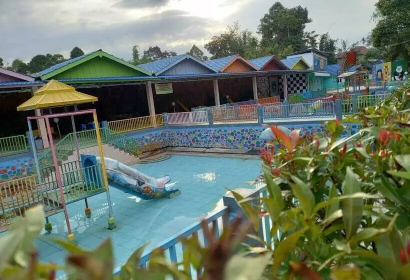 ホテル Waterpark & Villa Favour Pagar Alam