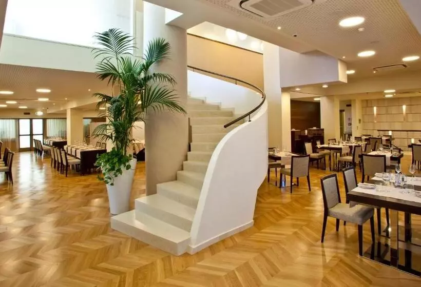 ホテル Breaking Business