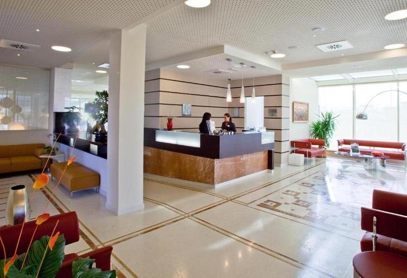 酒店 Breaking Business