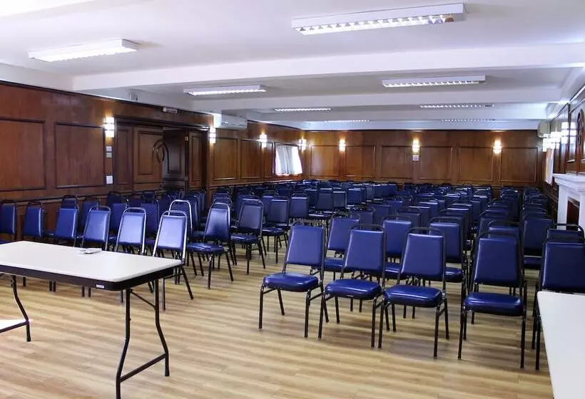 Hotel Dan Inn Curitiba Centro 1,5km Do Estádio Couto Pereira Show