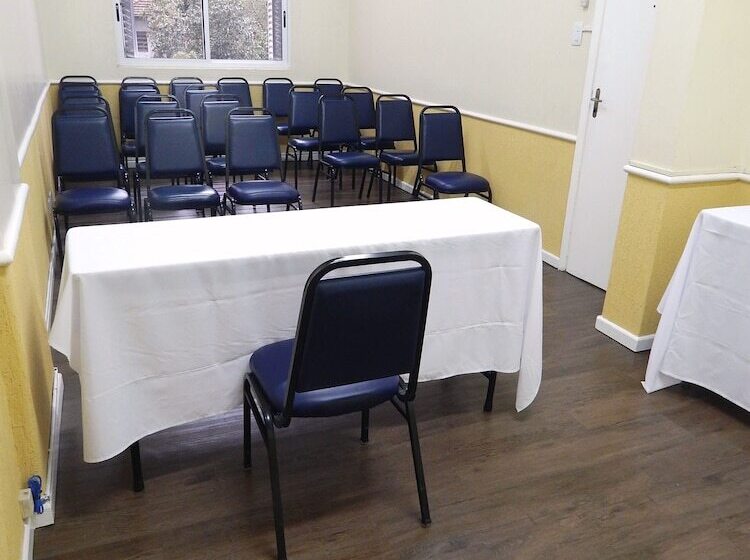 ホテル Dan Inn Curitiba Centro  1,5km Do Estádio Couto Pereira  Show