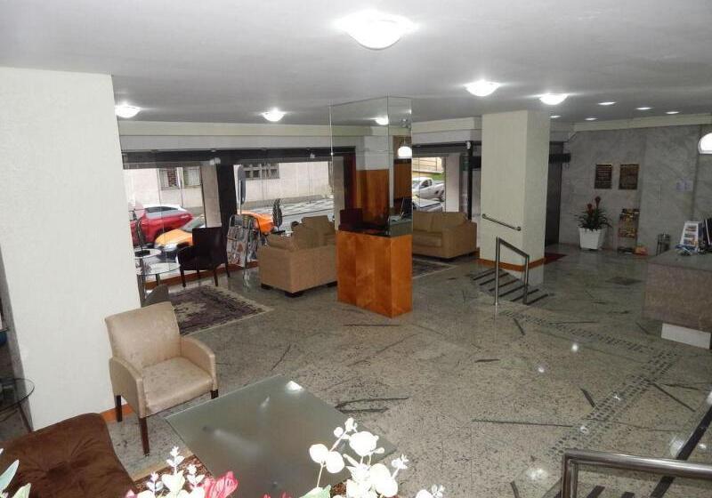 ホテル Dan Inn Curitiba Centro  1,5km Do Estádio Couto Pereira  Show