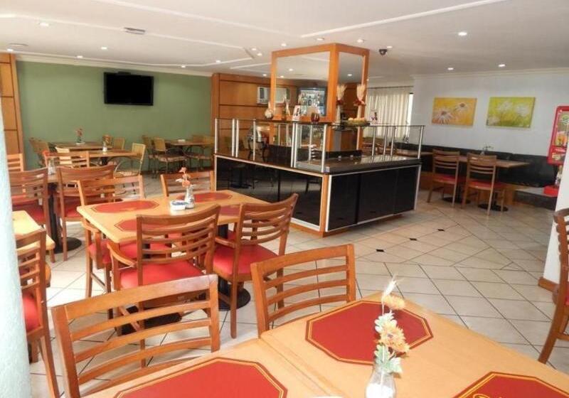 ホテル Dan Inn Curitiba Centro  1,5km Do Estádio Couto Pereira  Show