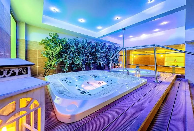 فندق Grand Royal