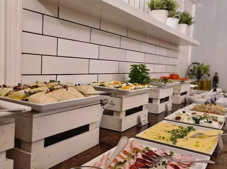 فندق Grand Royal