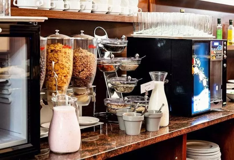 فندق Grand Royal