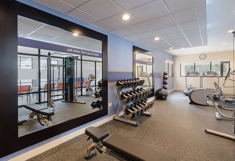 호텔 Hampton Inn Covington