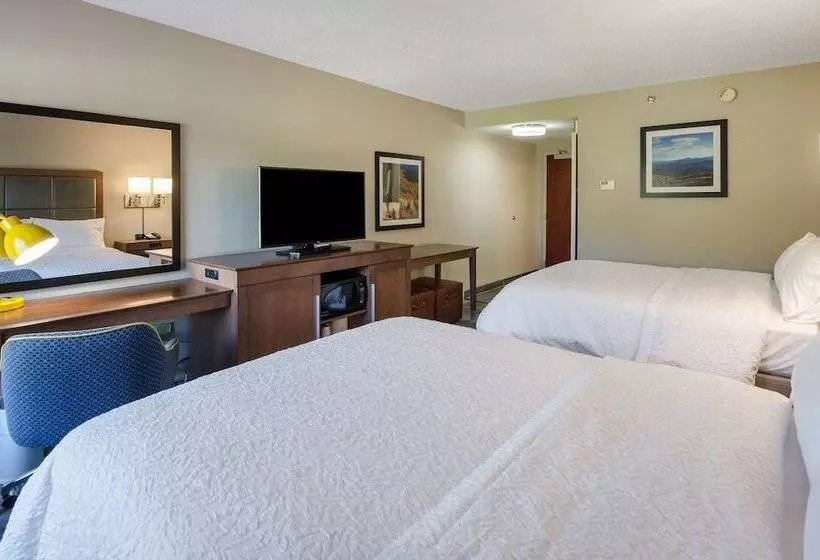 فندق Hampton Inn Covington