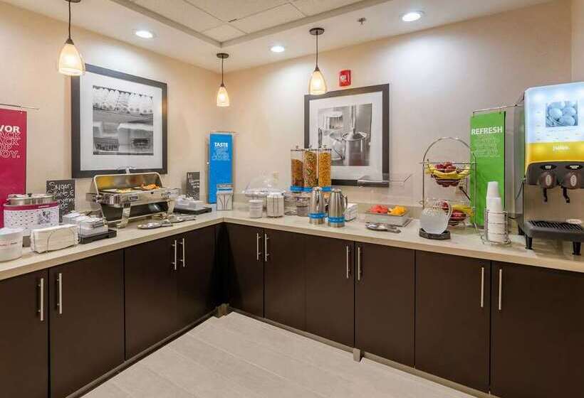 호텔 Hampton Inn Covington