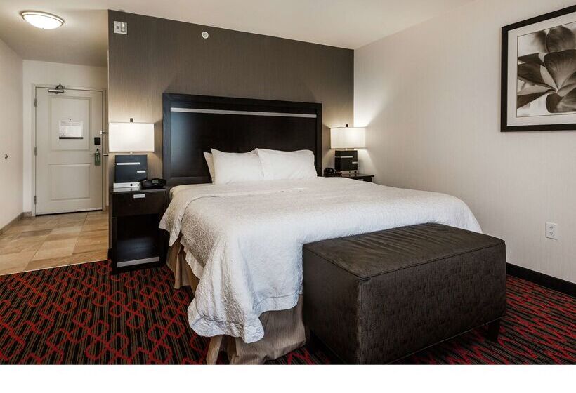 هتل Hampton Inn & Suites By Hilton Lethbridge
