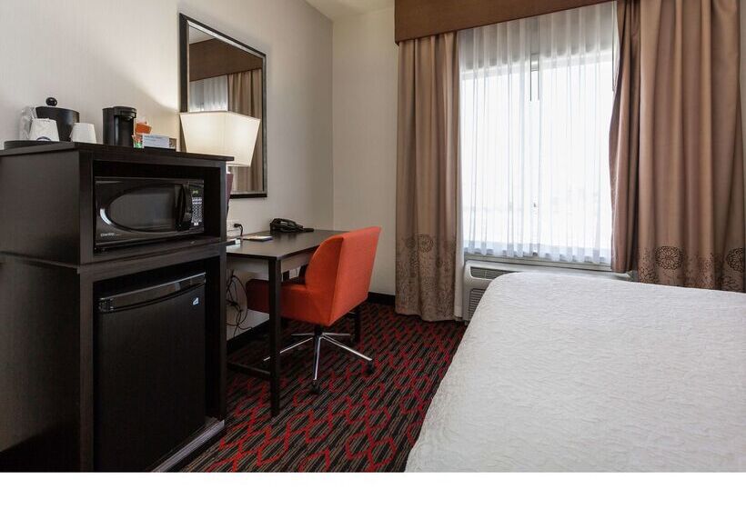هتل Hampton Inn & Suites By Hilton Lethbridge