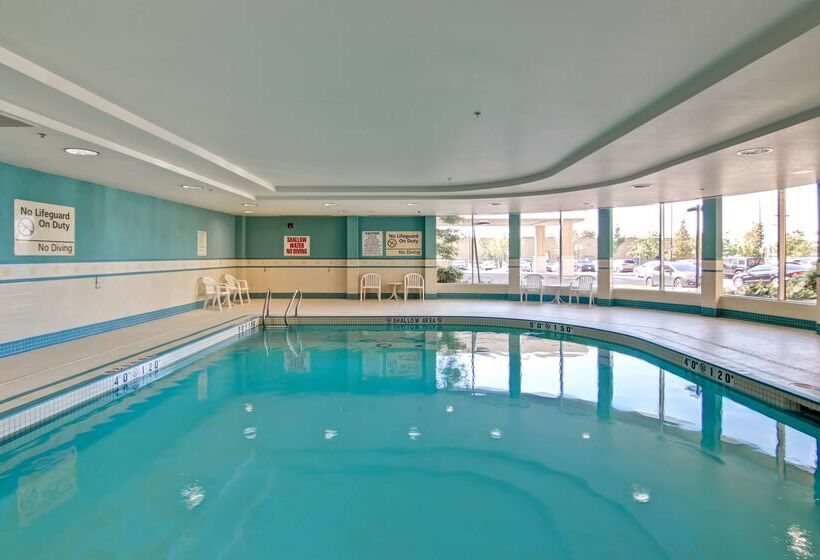 فندق Hampton Inn By Hilton Toronto Airport Corporate Centre